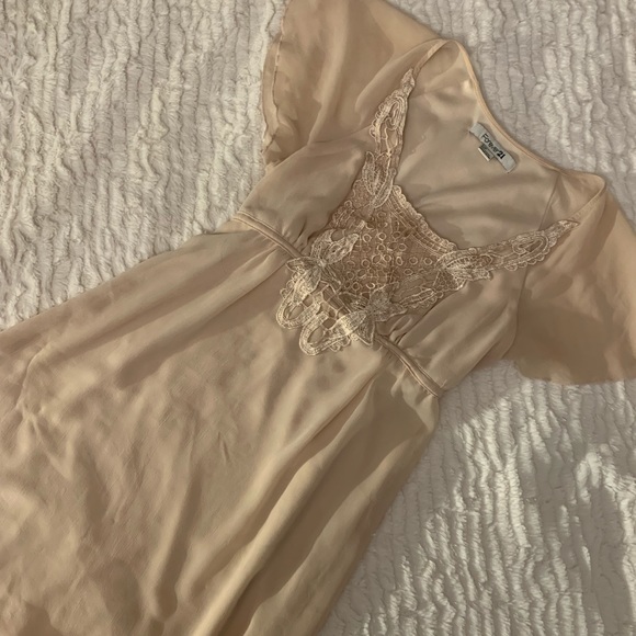 Sweet flowy chiffon dress pale pink - Picture 1 of 7